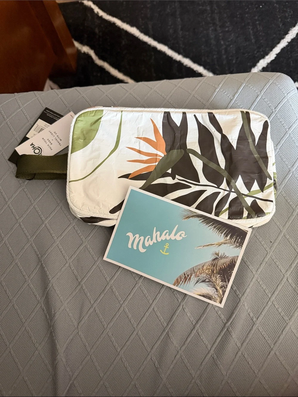 ALOHAS Green, Olive & White Tropical Print Wristlet Clutch